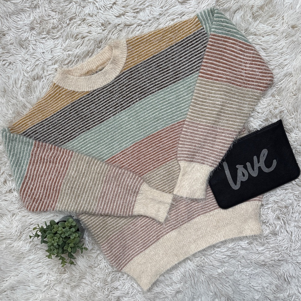 🎉2X HP🎉 On Blue Striped Crewneck Eyelash Sweater 💗 Cream Multi